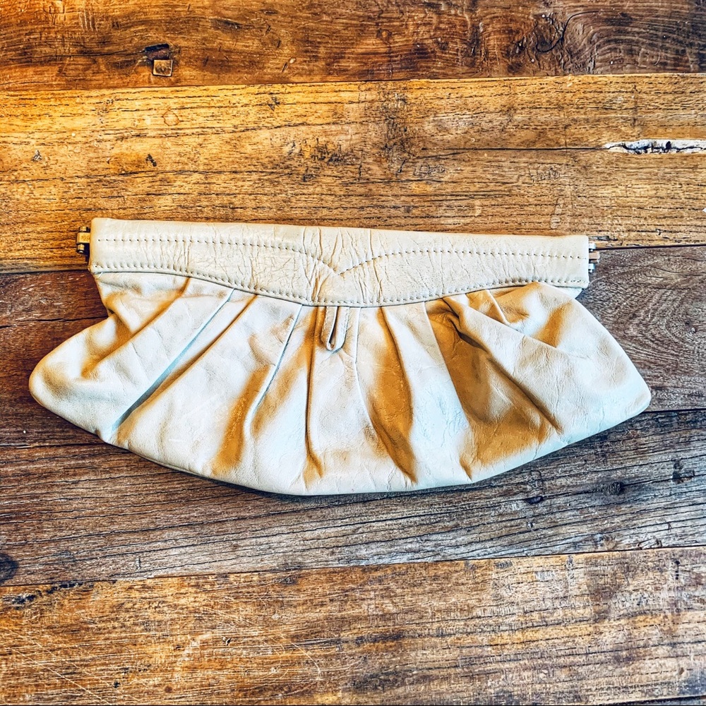 aridza bross beige/ tan clutch